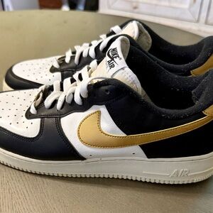 Nike Air Force 1 Low Black White Gold Swoosh Men’s 11 AF1 Casual Sneakers